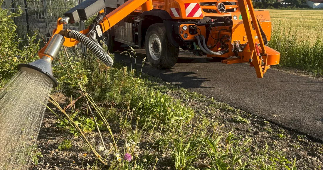 Pflanzenbewässerung mit GPS zur Dokumentation von Wassermengen, Unimog