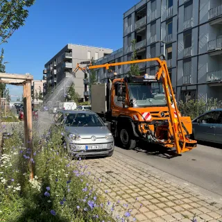 Pflanzenbewässerung mit GPS zur Dokumentation von Wassermengen, Unimog